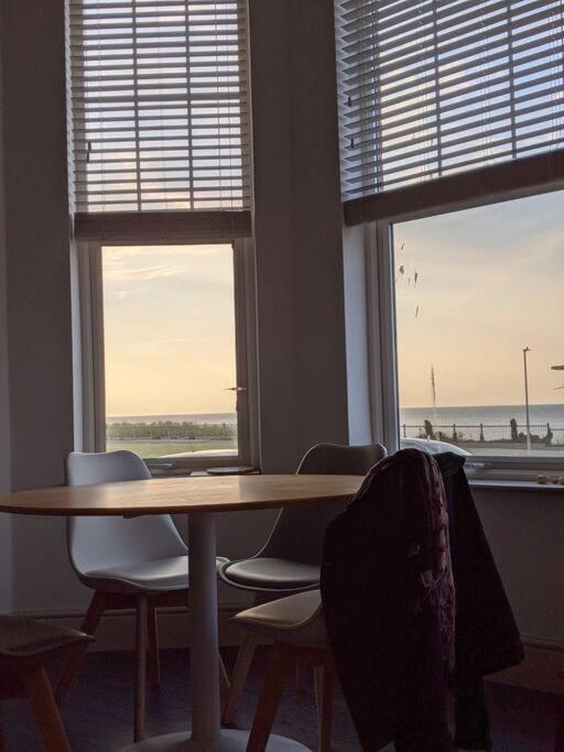 Waves@Walpole - 2 Bed Flat With Amazing Sea Views Apartment Margate Exterior photo
